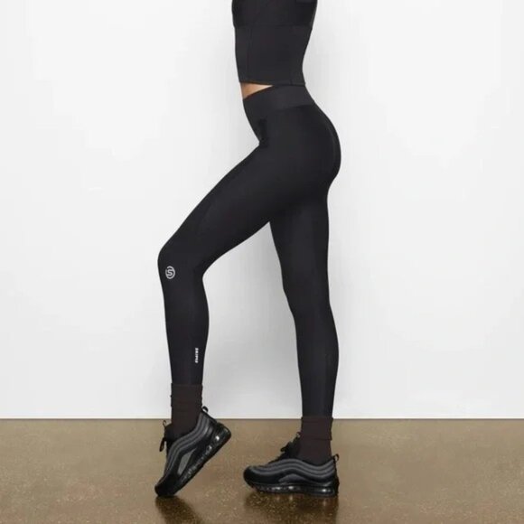 NWT SKIMS x SKINS Black Performance High Waisted 7/8 Leggings, Size XXS - Picture 2 of 16